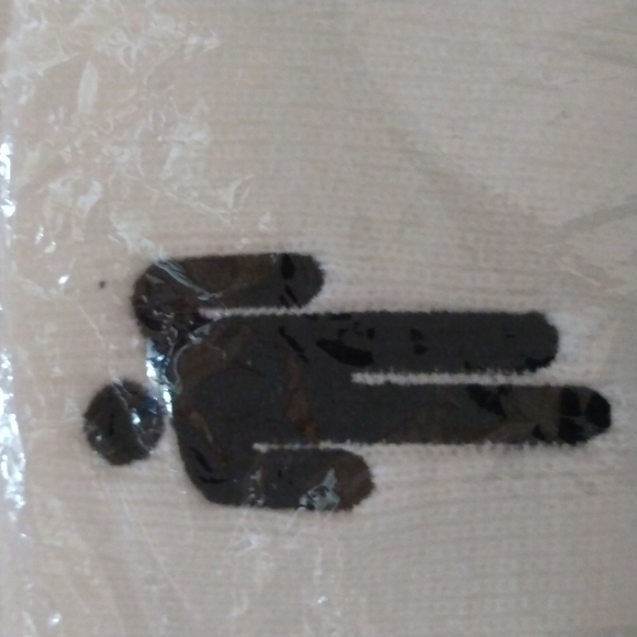 Billie English Beanie Logo Knitted Cap. - Picture 4 of 4